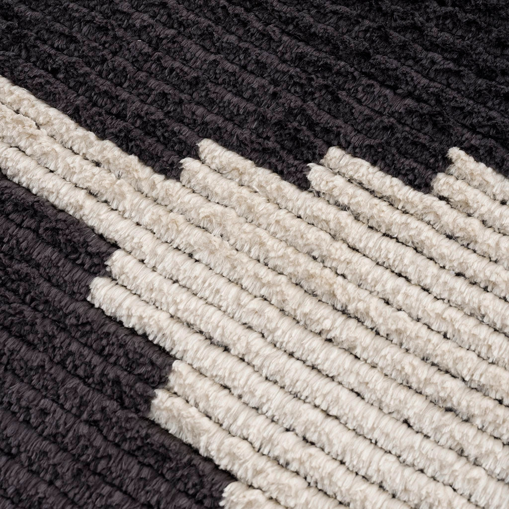 Contrasting Transitional Geometric Area Rug